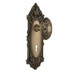 Nostalgic Warehouse Victorian Plate with Keyhole 2-3/4 in. Backset Antique Brass Privacy Bed/Bath Victorian Door Knob